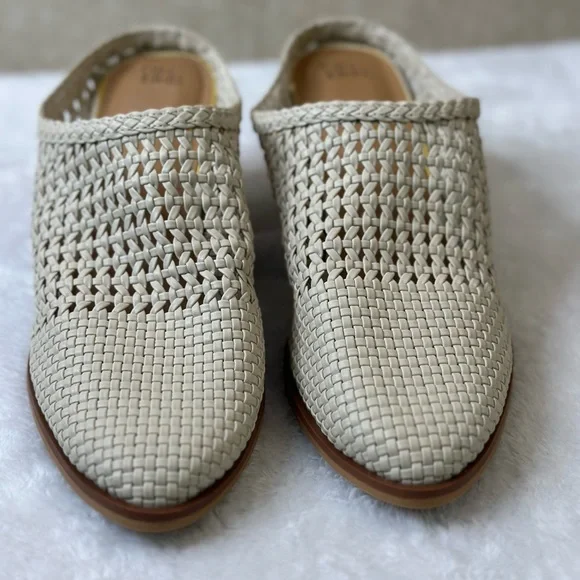 Time and Tru Women Beige Woven Mules - Picture 1 of 5